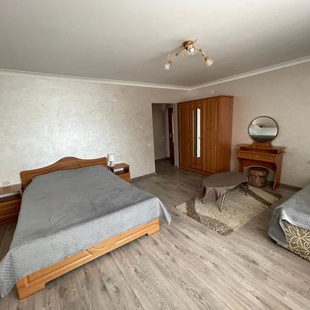 У Оксани Hotel Solochin Exterior photo