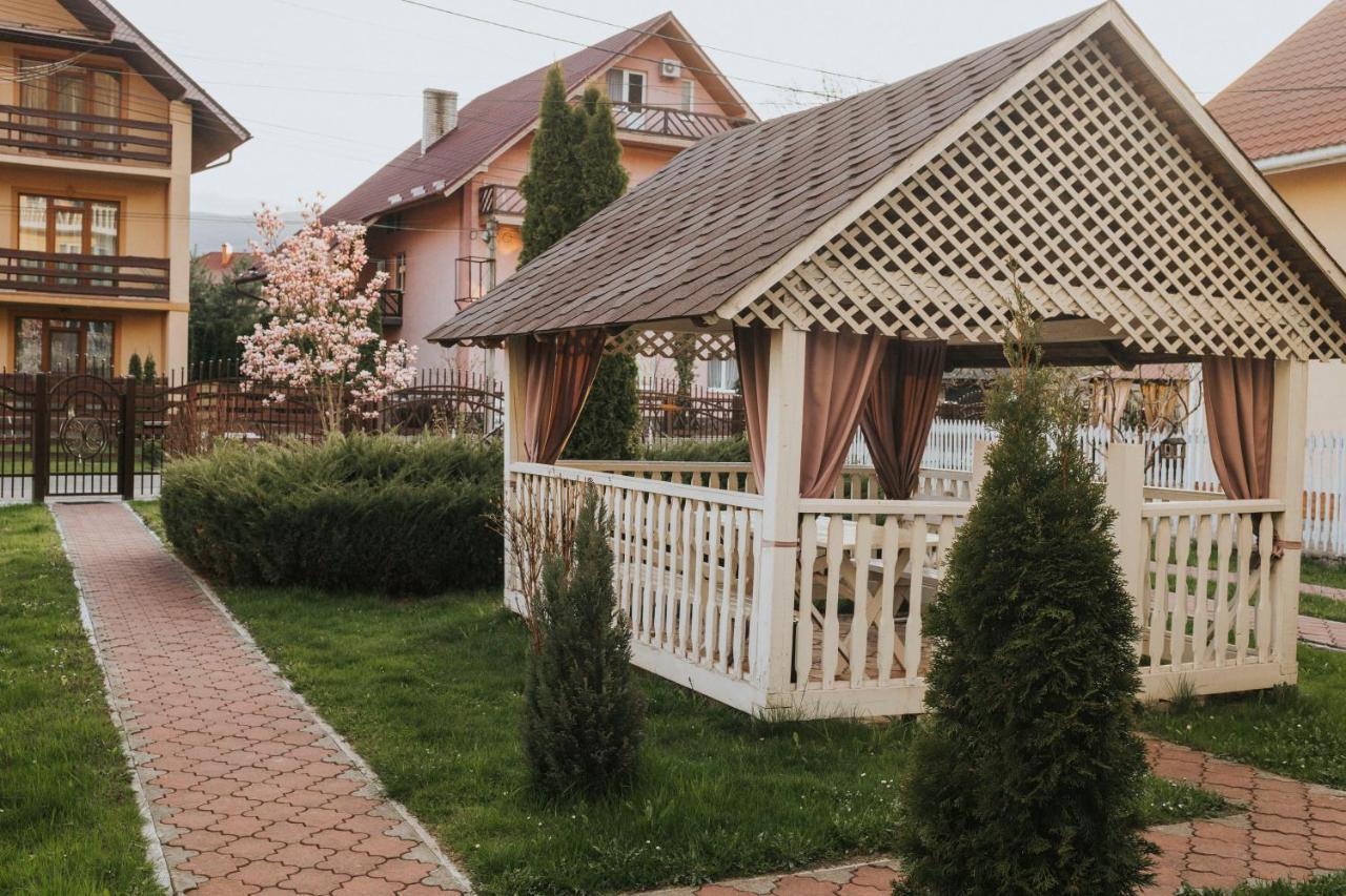 У Оксани Hotel Solochin Exterior photo