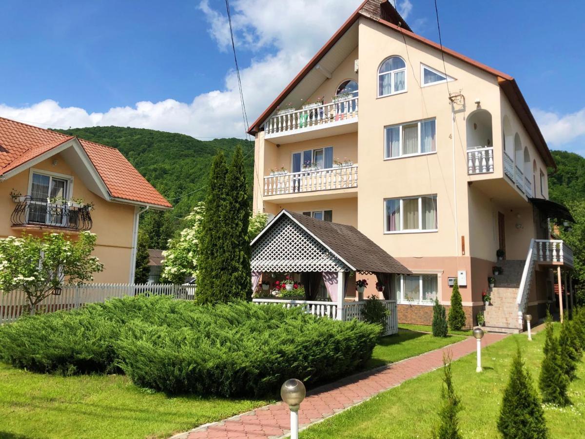 У Оксани Hotel Solochin Exterior photo